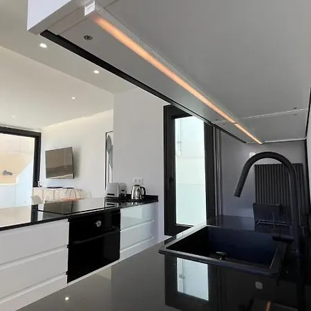 Apartment C-10 Vegueta - Private Rooftop Pool *