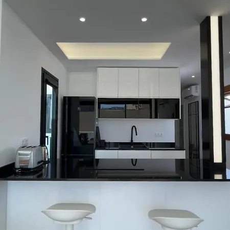 C-10 Vegueta - Private Rooftop Pool Апартаменты *